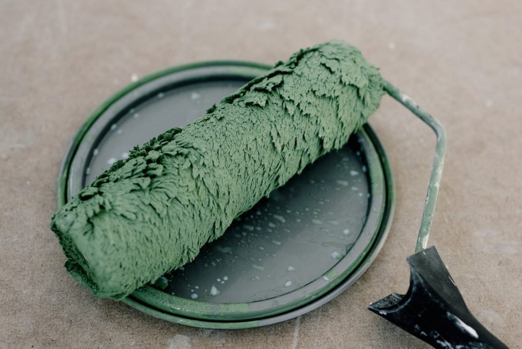 Image of Wet roller on cap from paint