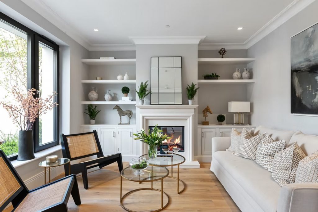 Image of Armony between wood flooring and furniture